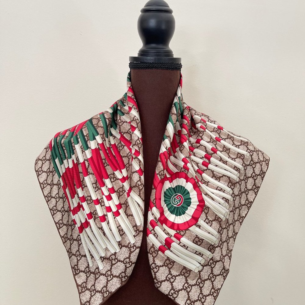 New Gucci Scarf GG Logo Club Beige Brown Silk Scarf Wrap with Gucci Gift Box - Picture 4 of 16